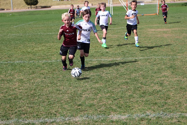 岩点硌着手心，汗水模糊视线，却也让我把工作的压力狠狠踩在脚下。登顶那一刻，所有疲惫都烟消云散。....